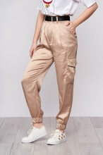 Pantaloni SunShine crem casual conici din satin cu buzunare si accesoriu tip curea